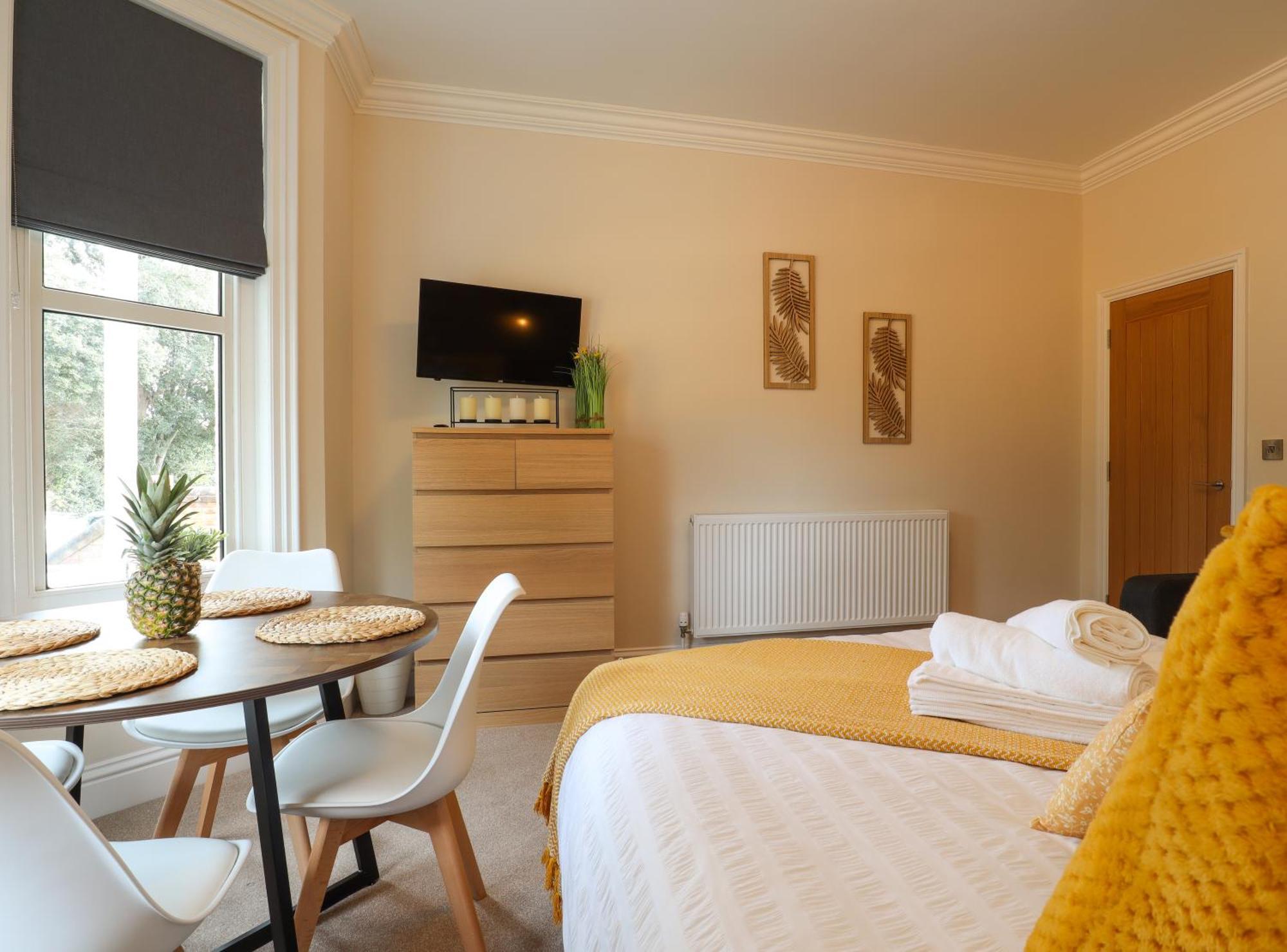 One Bed Apartment, Close To Train, City, Beach And Hospital Long Booking Welcome Ήστμπορν Εξωτερικό φωτογραφία